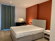 Load image into Gallery viewer, Penthhouse Top Floor 2 Beds Elephant Park (North East Facing)