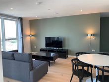 Load image into Gallery viewer, Penthhouse Top Floor 2 Beds Elephant Park (North East Facing)
